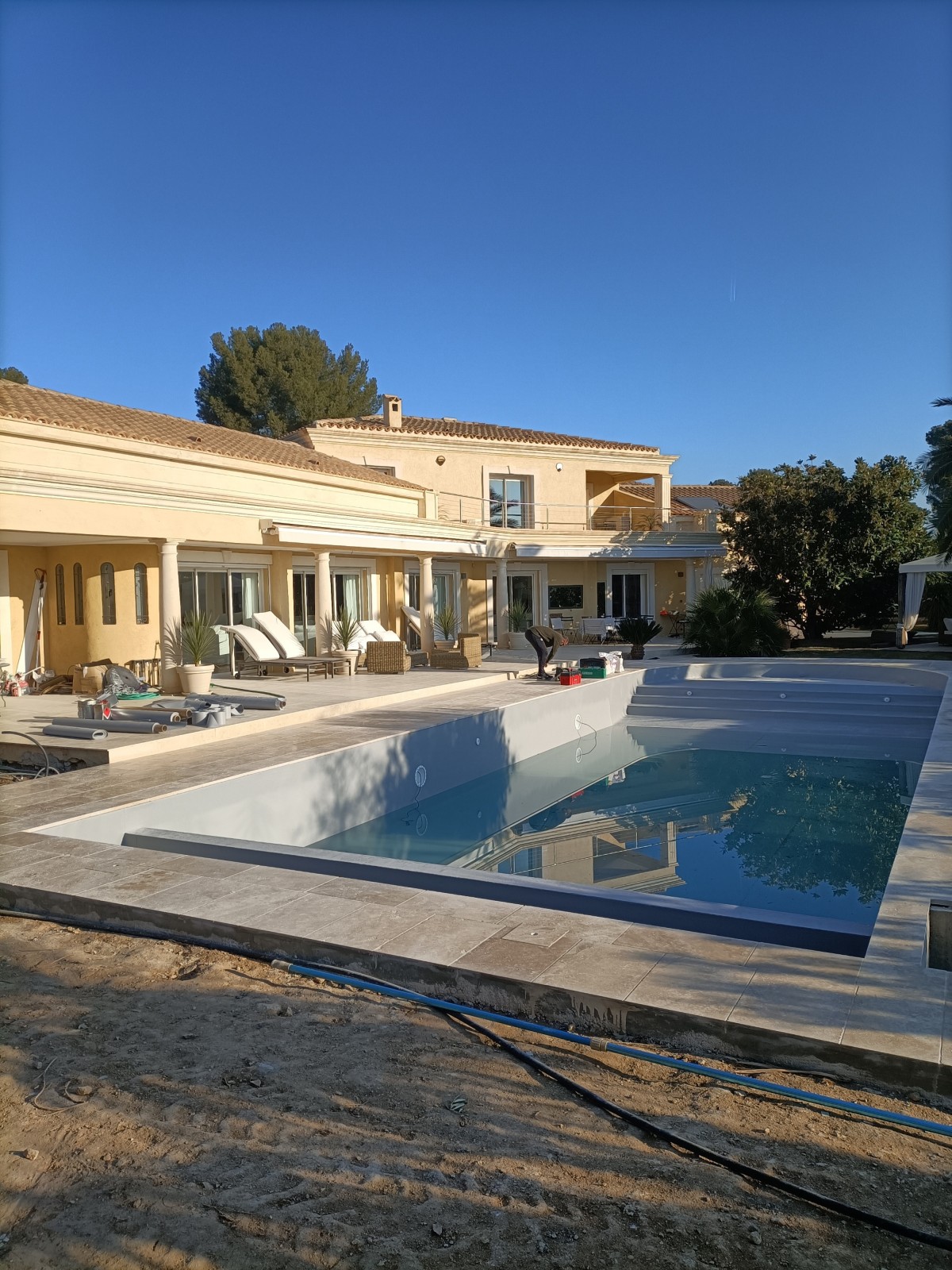 Rénovation d'une piscine de 17m sur 6m avec un revêtement en PVC armé gris clair à St Cyr sur Mer proche de Toulon