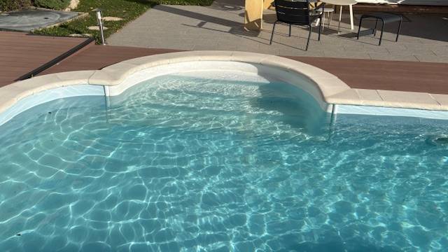 Rénovation remplacement du revêtement d'une piscine en pvc armé à Signes