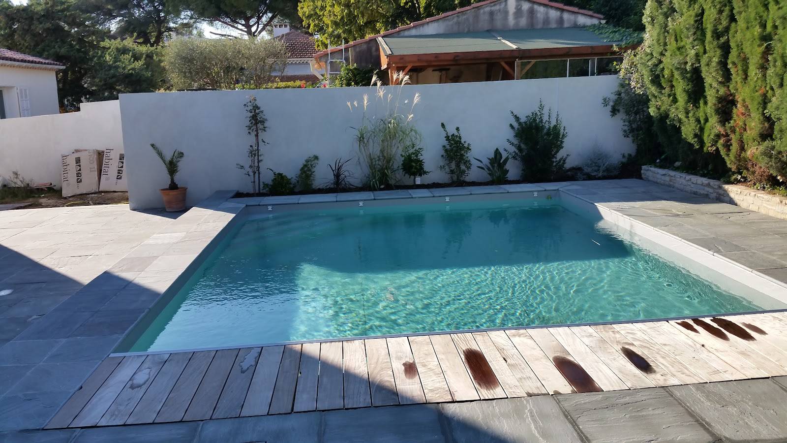 Modernisation d'une piscine à la ciotat avec  réduction de la taille de la Piscine