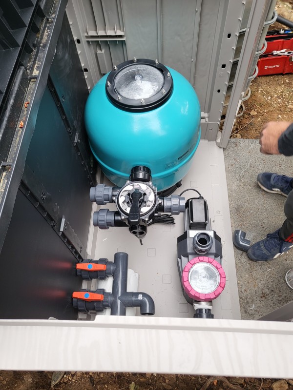 Electrolyseur au sel pour l'entretien d'une piscine dans le Var