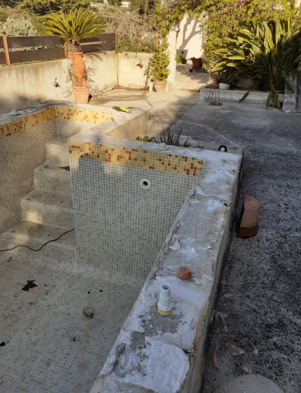 Rénovation d'une piscine avec bassin provençal à Cassis par Piscine Méditerranée