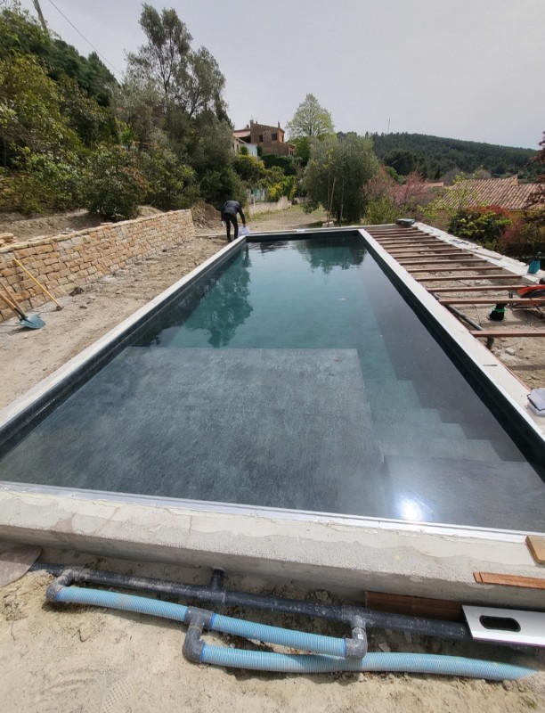 Faire construire une piscine couloir de nage à Cassis près de la Ciotat