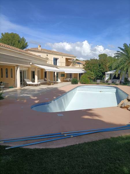 Rénover sa piscine de 17x 6 à la Cadière avec Piscines Méditerranée.