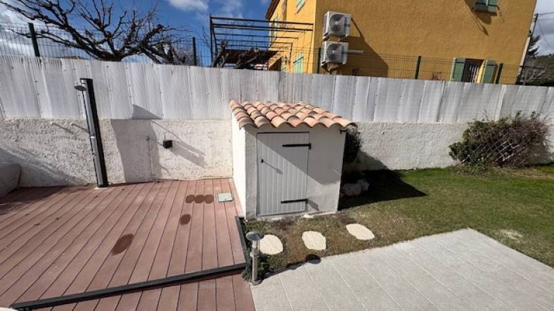 Rénovation piscine béton avec pose de PVC armé à Sanary et création d’un local technique hors sol
