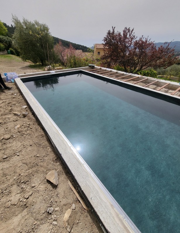 Faire construire une piscine couloir de nage à Cassis près de la Ciotat