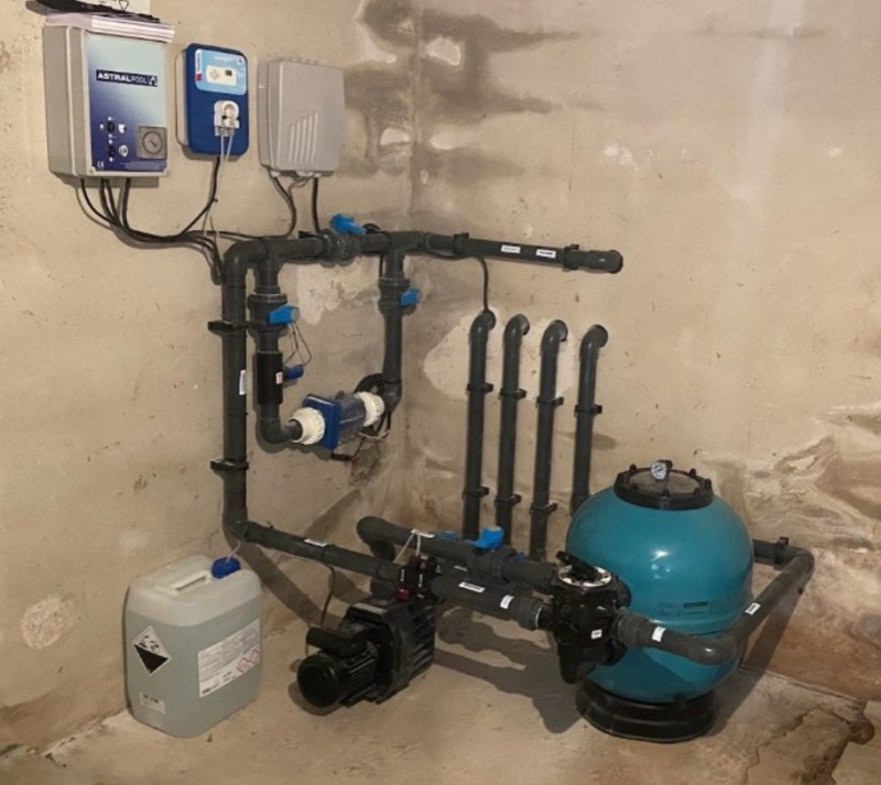 Electrolyseur au sel pour l'entretien d'une piscine dans le Var