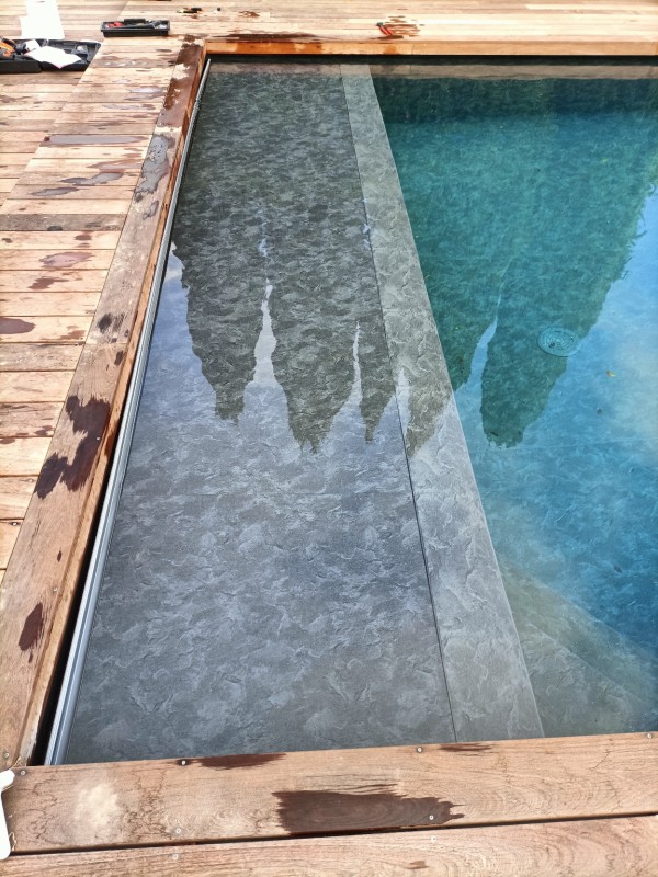 Pisciniste pour rénover une piscine en béton armé proche de Bandol dans le Var