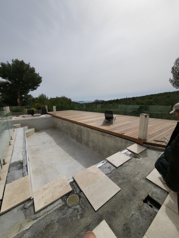 Faire construire une piscine couloir de nage à Cassis près de la Ciotat