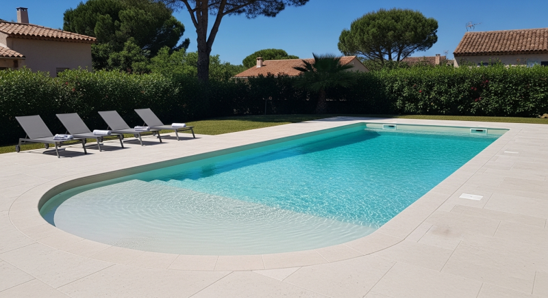 Construction d'une piscine plage immergée PVC armé à la Ciotat près d'Aubagne